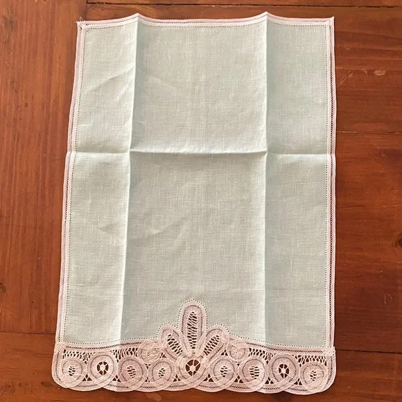 Belgian and Handmade Lace Set - Picture 4 of 8